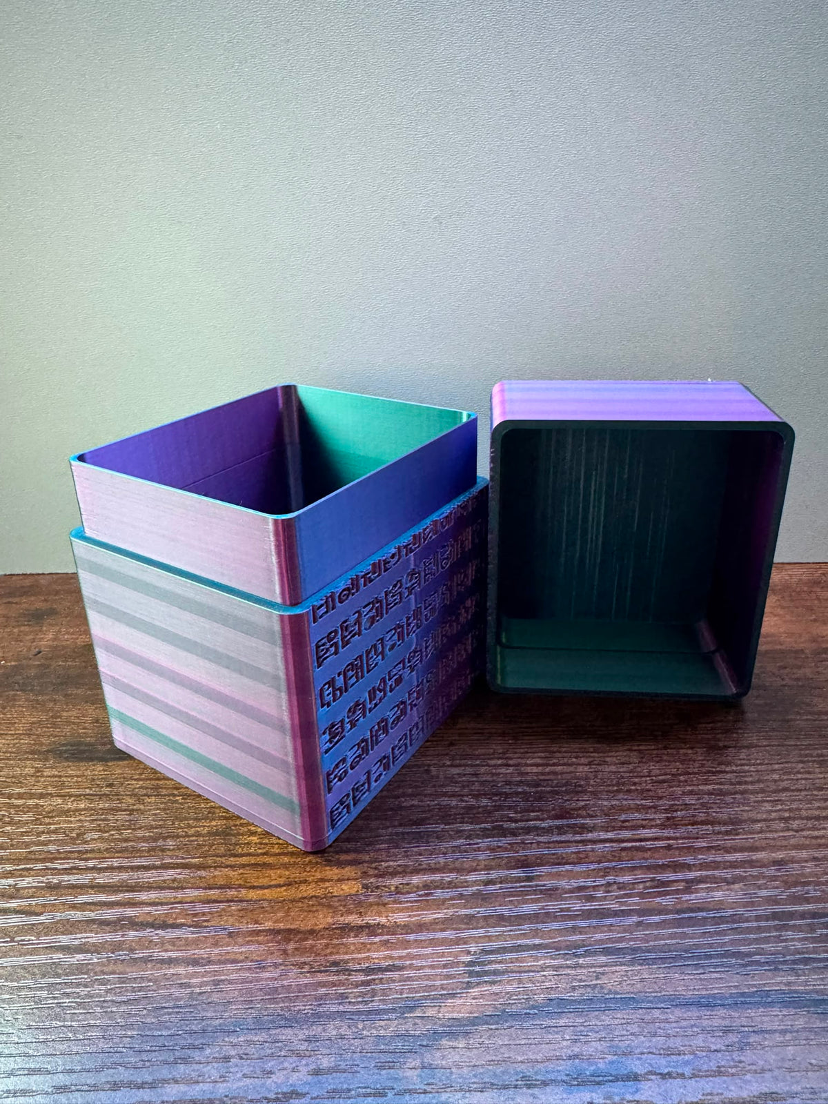 🟣 OP Poneglyph Multicolor‑Deckbox aus PLA - B-Ware